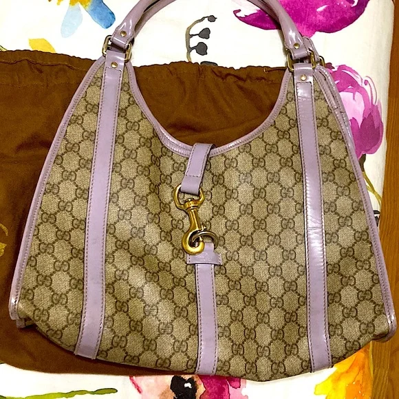 Gucci - Picture 1 of 3